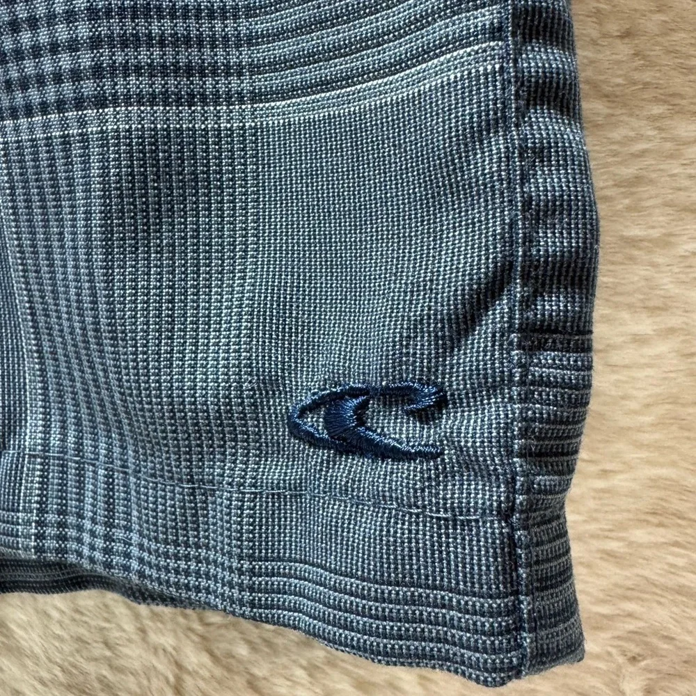 O'Neill Shorts Mens sz 30 Gray Plaid Flat Front Embroidered Logo Polyester Blend